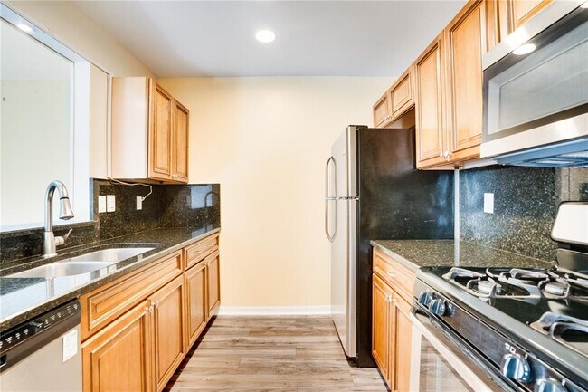 Building Photo - 2053 Dixie Belle Dr