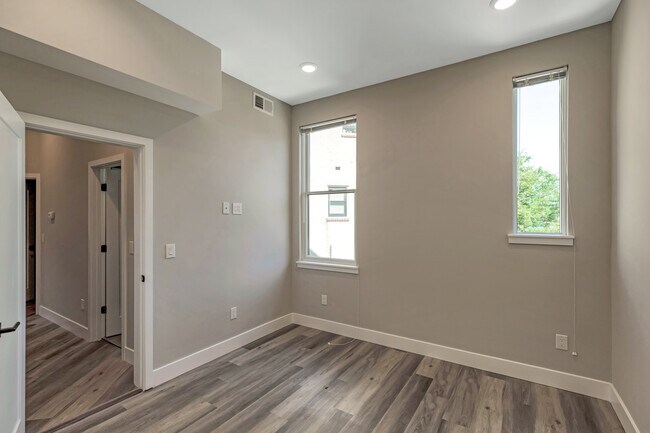 Building Photo - 3006 Ridge Ave