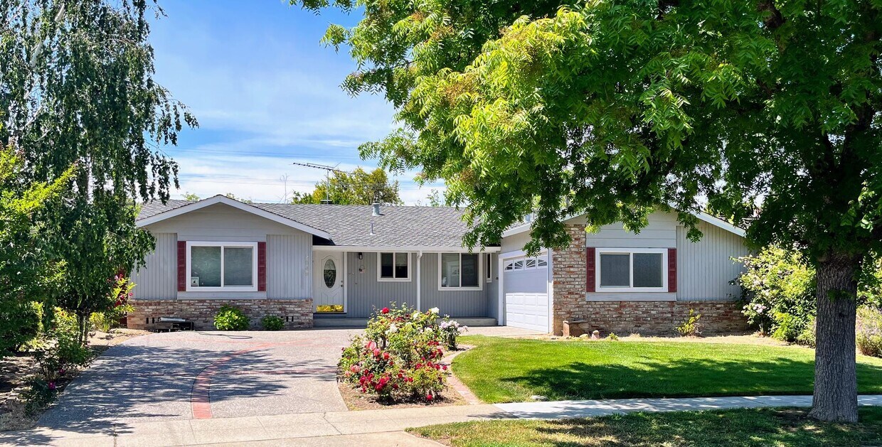 Primary Photo - 3BD/2.5BA - Charming Cambrian Home with Mo...