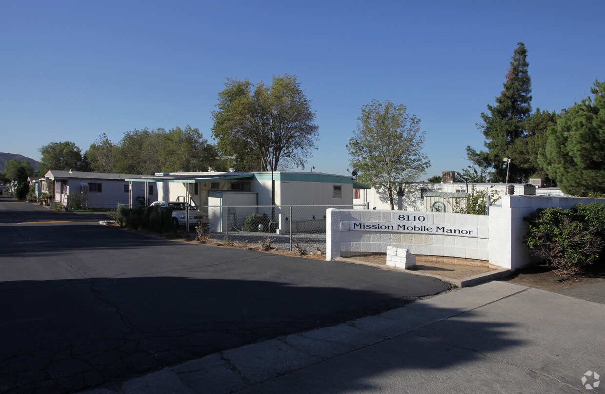 Mission Mobile Manor Apartments in Jurupa Valley, CA