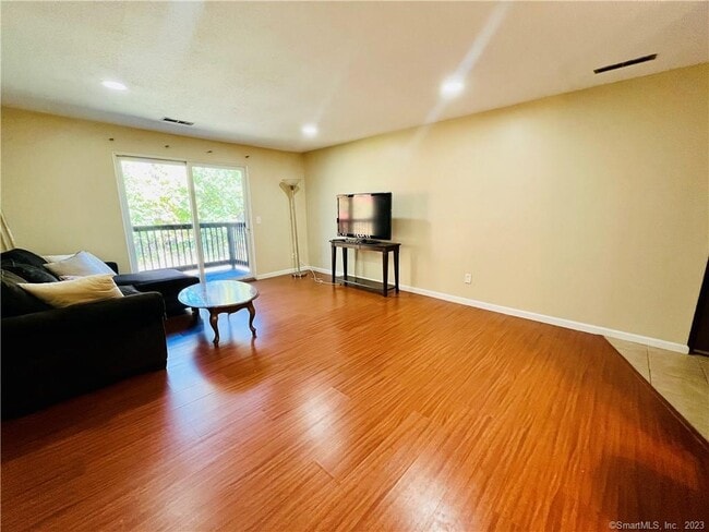 Building Photo - 44 Surrey Dr