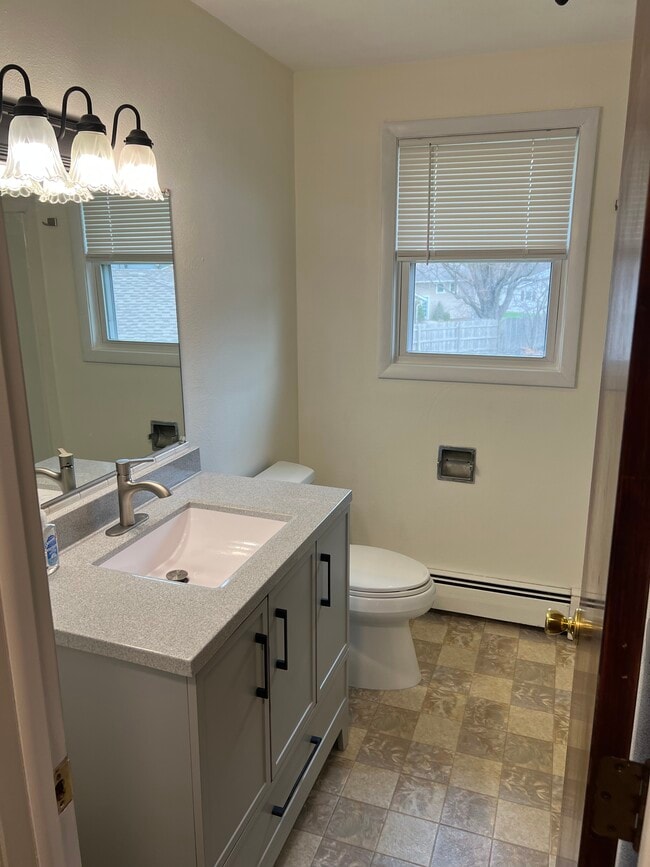 Bath - 42946 Emerald Dr