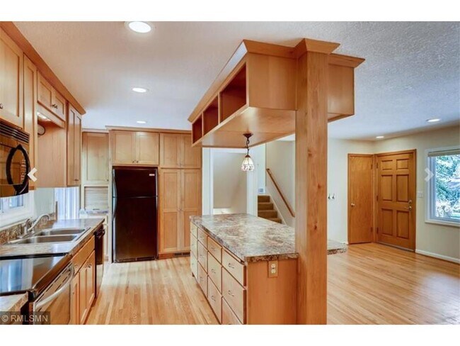 Building Photo - 3607 Robinwood Terrace