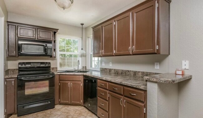Foto del edificio - 7006 Newlin Cir