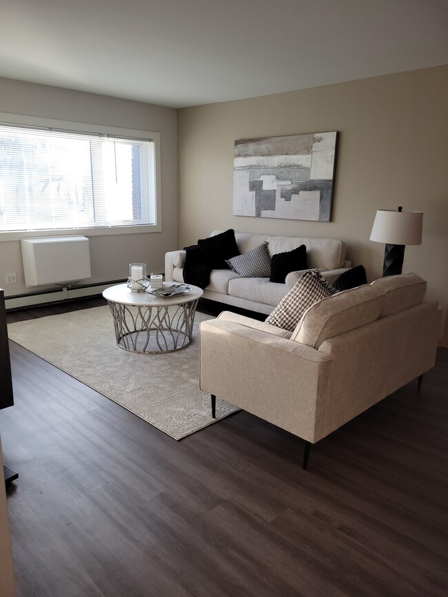 Dolphin Square Apartments Apartments in Wauwatosa, WI