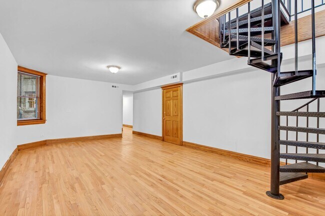 Foto del edificio - 1415 W Belle Plaine Ave