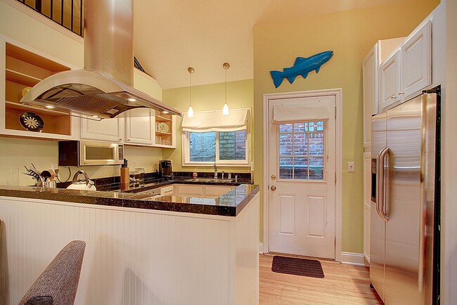 Building Photo - NEW PRICING! Furnished Cozy Bungalow Style...