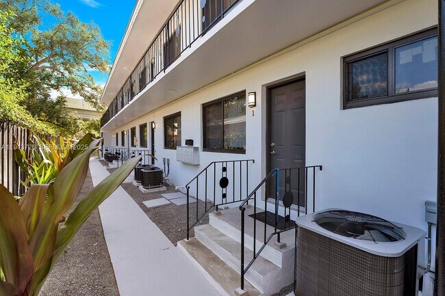 Foto del edificio - 2150 SW 26th St