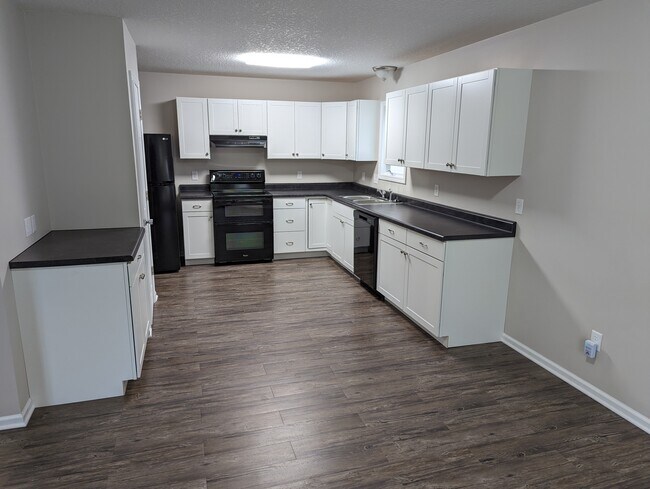 Kitchen - 15210 Water Oak Plz
