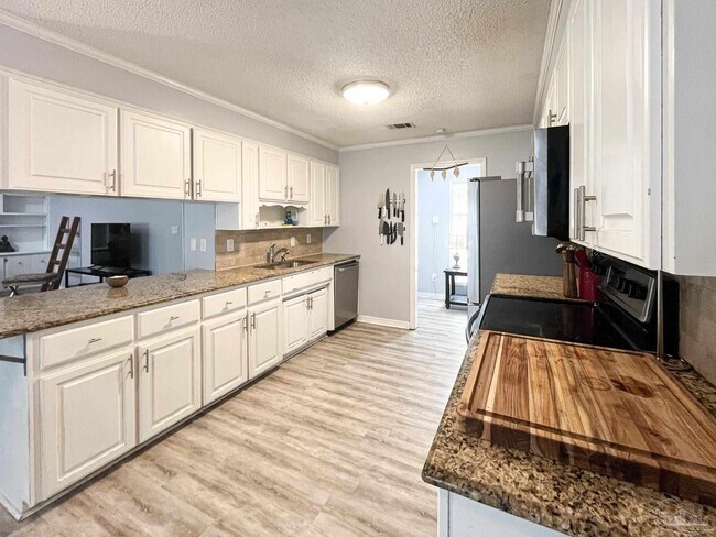 Foto del edificio - 6843 Lake Charlene Dr