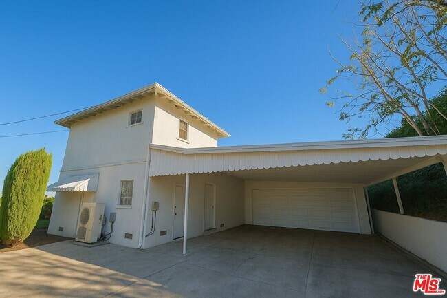 Foto del edificio - 3641 Sunswept Dr