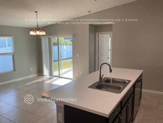 Foto del edificio - 886 SW Del Rio Blvd