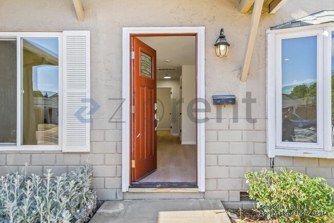 Building Photo - 2675 Phillips Ave