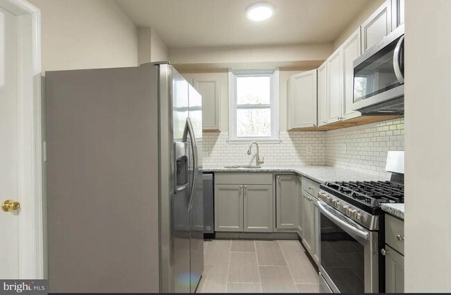 Building Photo - 115 Montgomery Ave