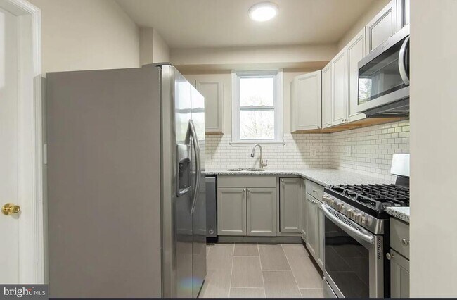 Foto del edificio - 115 Montgomery Ave