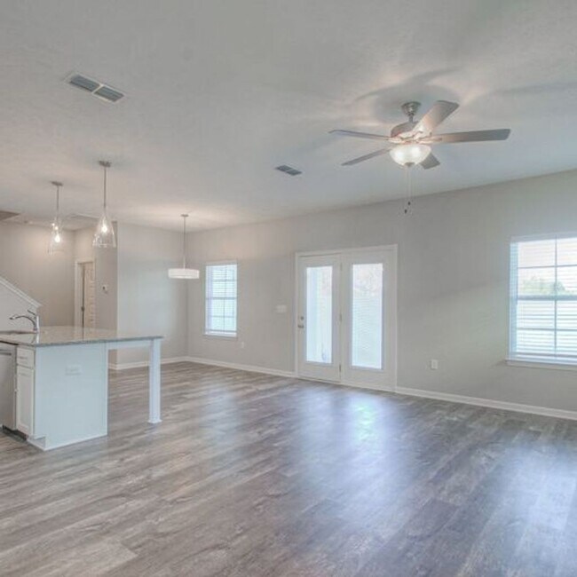 Foto del edificio - Upgraded, Luxury Townhouse