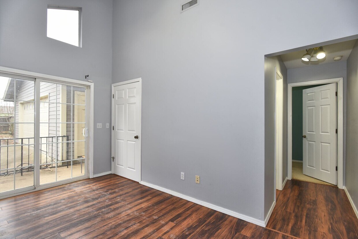 Primary Photo - Prime Location: 4-Bedroom Home Close to Do...