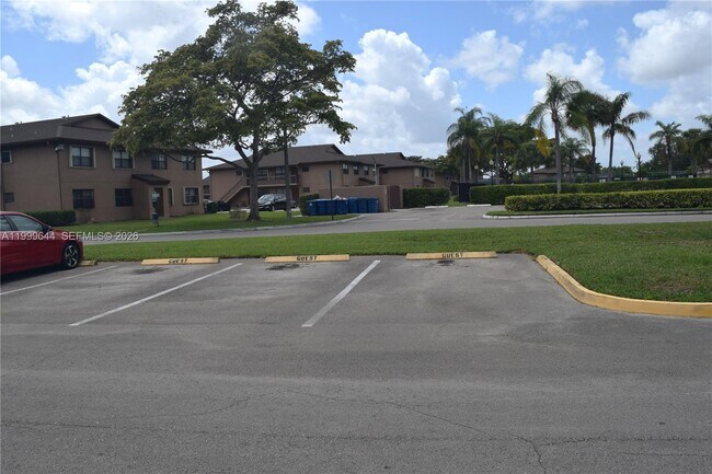 Foto del edificio - 10013 Winding Lake Rd