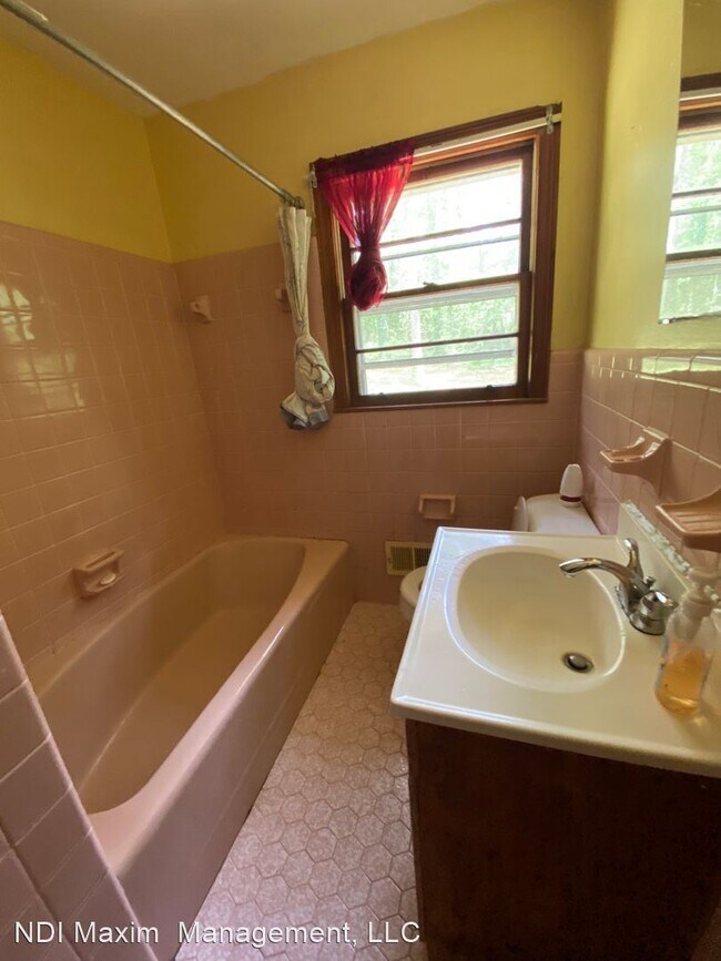Building Photo - 3 br, 1.5 bath House - 802 Boggs Road SW