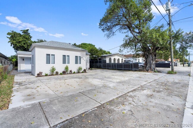 Foto del edificio - 865 SE 12th St