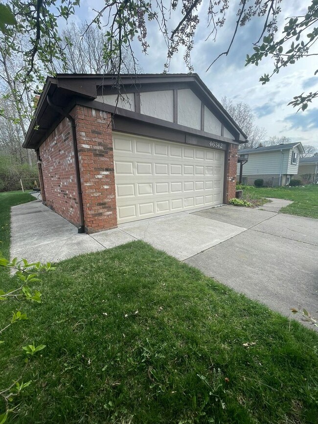 Foto del edificio - Four Bedroom Home for Rent in Sunflower Vi...