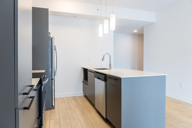 Building Photo - 2980 Boul Saint-Martin O