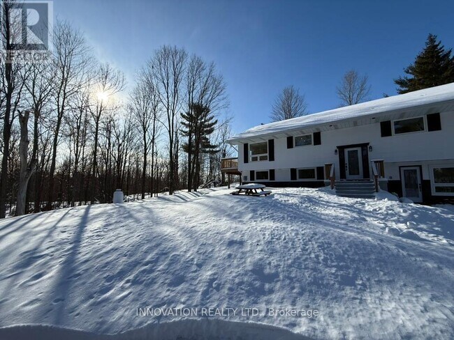 Photo du bâtiment - 4038 Carp Rd