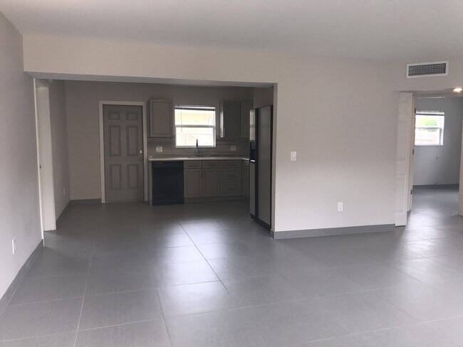 Foto del edificio - 142 SW 8th Ave