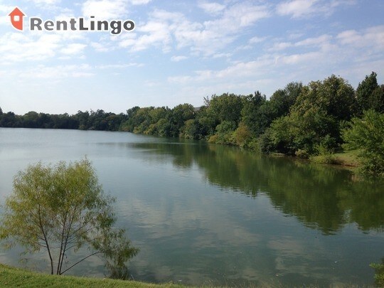 Foto del edificio - 9988 Windmill Lakes Blvd