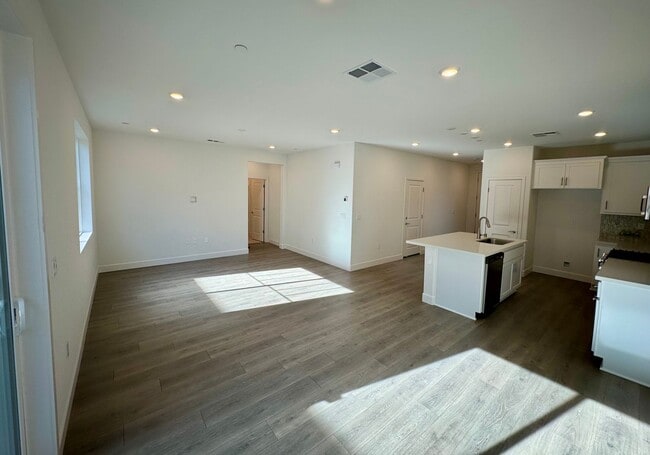 Building Photo - New Bay Point Home