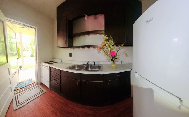 Foto del edificio - 1004 W Main St