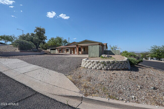 Building Photo - 1740 E Camino del Santo