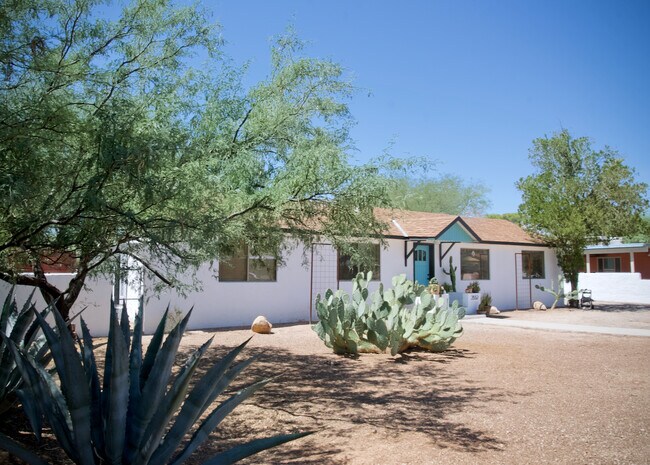 Building Photo - 2552 E Halcyon Rd