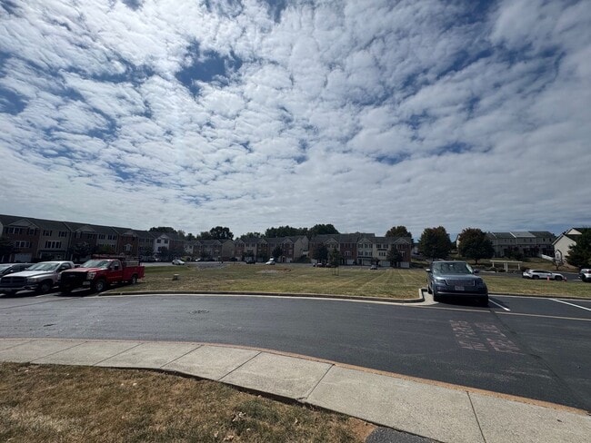 Building Photo - Brick End Unit Home in Taylor Springs NEW ...
