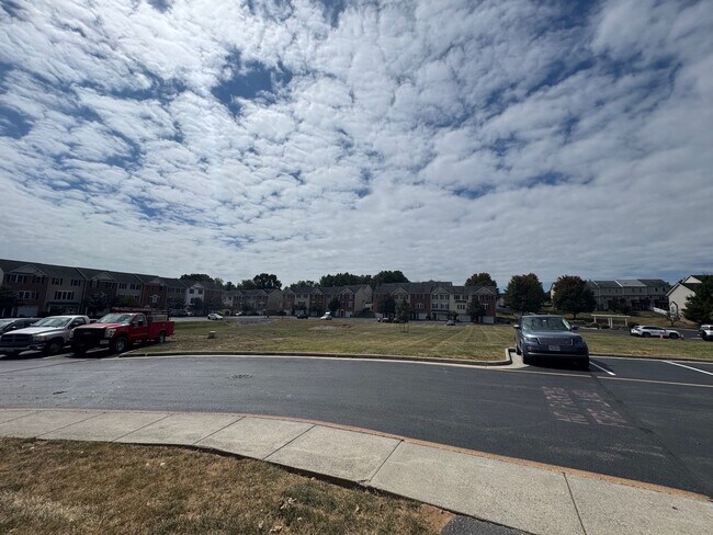Foto del edificio - Brick End Unit Home in Taylor Springs NEW LVP FLOORING