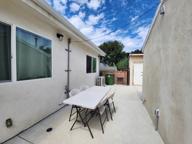 Building Photo - 10343 Jardine Ave
