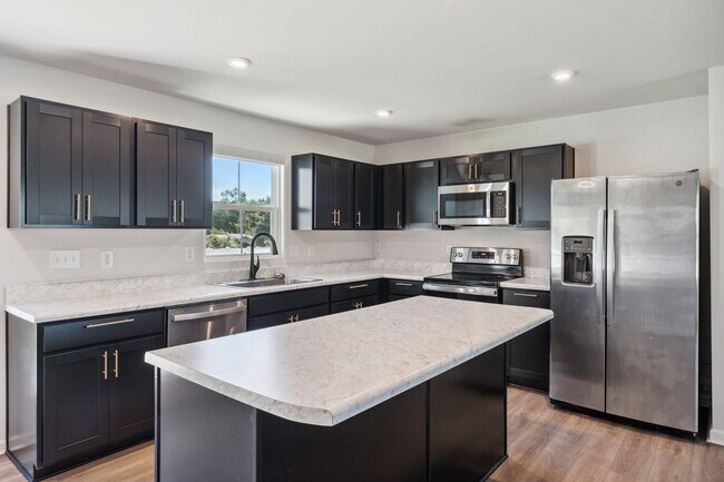 Building Photo - APPLICATIONS PENDING: Modern Comfort Meets...