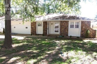 Building Photo - 830 E Rosebrier St