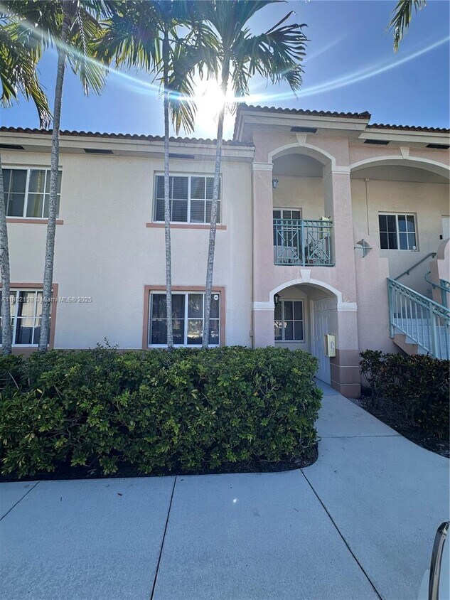 Foto principal - 2200 NW 78th Ave