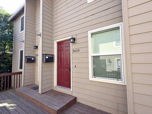 Building Photo - 3610 S Kelly Ave
