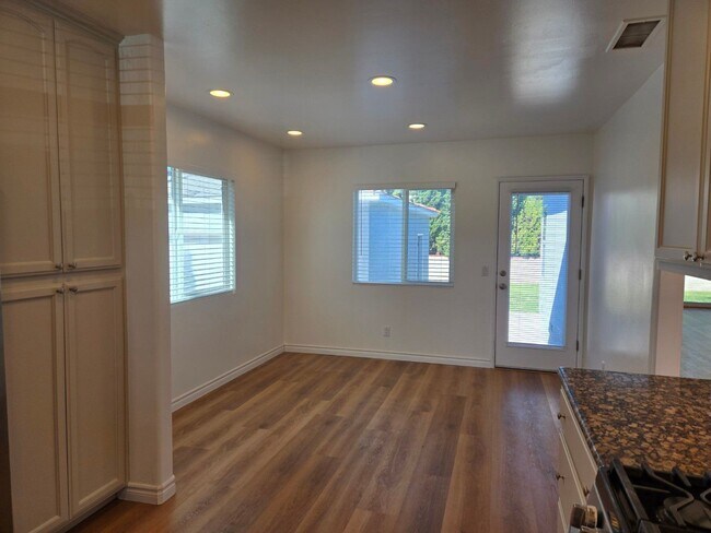Building Photo - 4 BR / 2 BA near SDSU available immediately or this summer.