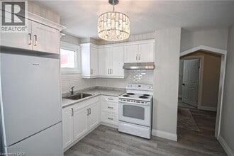 Building Photo - 1356 Upper Wellington St