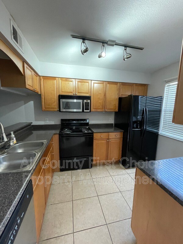 Foto del edificio - 10196 Sailwinds Blvd S