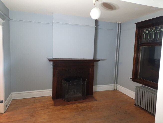 Foto del edificio - 427 N 10th Ave E