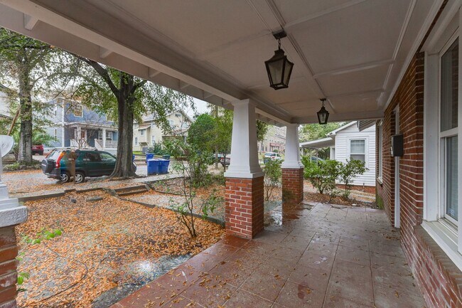 Foto del edificio - Cozy 3BR/2BA Home Steps from USC – PRE-LEA...