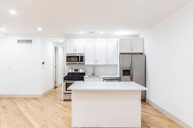 Building Photo - 282 E 38th St
