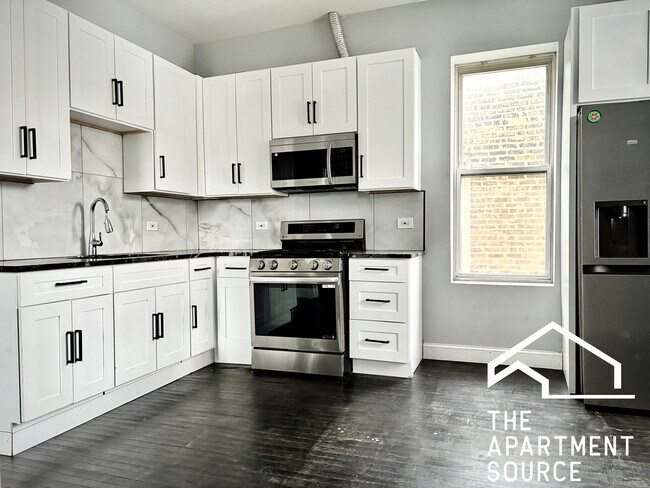 Photo - 3539 W Grenshaw St Apartment