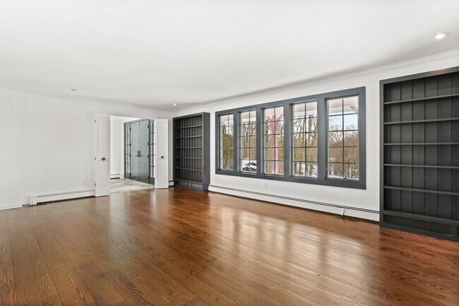 Building Photo - 11 Partrick Ln