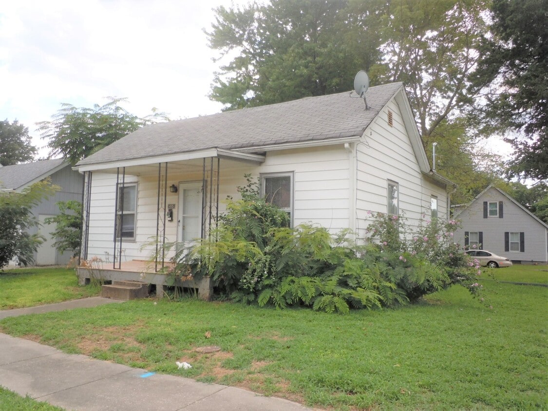 445 N Center St, Collinsville, IL 62234 House Rental in Collinsville