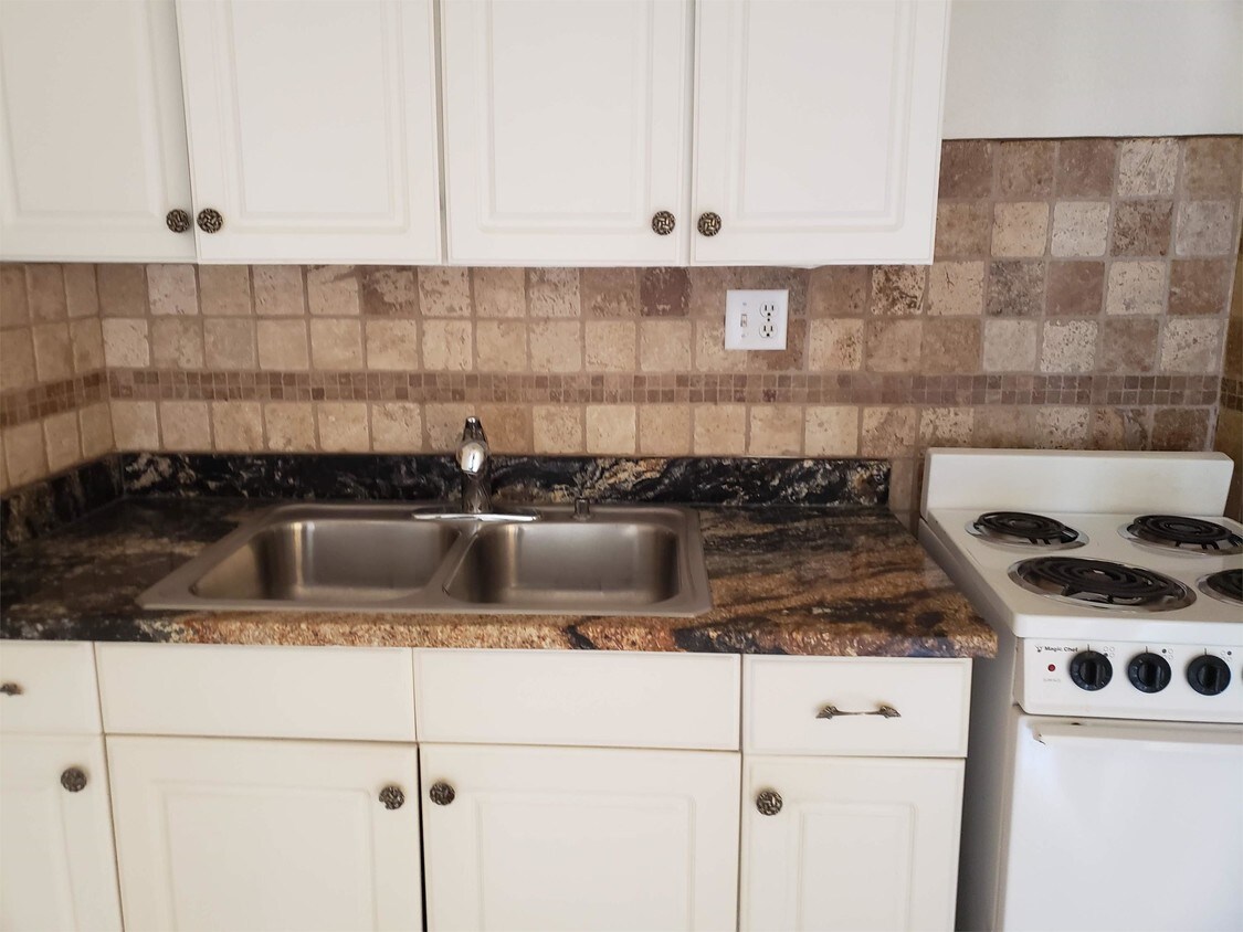 Foto principal - 5623 W Myrtle Ave